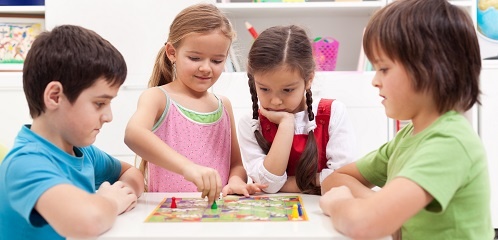 niños jugando aprendiendo